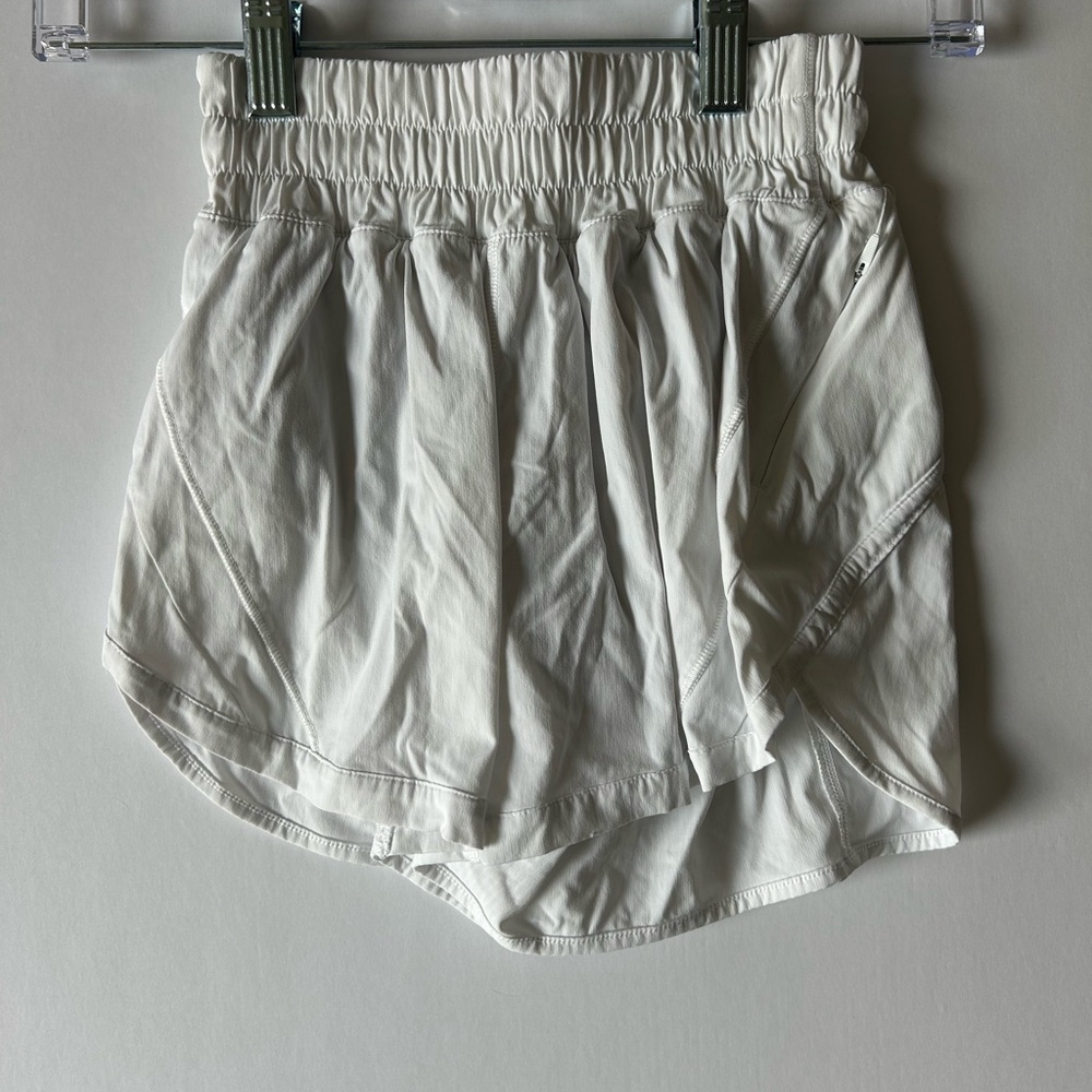 Lululemon White 4’ Inseam Hotty Hots